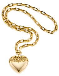 Yellow gold chain necklace holding a diamond and partly chiseled heart shaped pendant, white gold details, g 194.42 circa, length cm 82.3 circa.