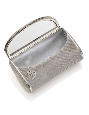 Diamond and white gold clutch evening bag with inside mirror, diamonds in all ct. 0.40 circa, gross g 319.67 circa, length cm 15.2, width cm 7.8 circa. Marked 866 AL. - Foto 4