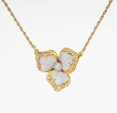 A Pendant 'Cloverleaf' with Diamonds on Necklace. - photo 1