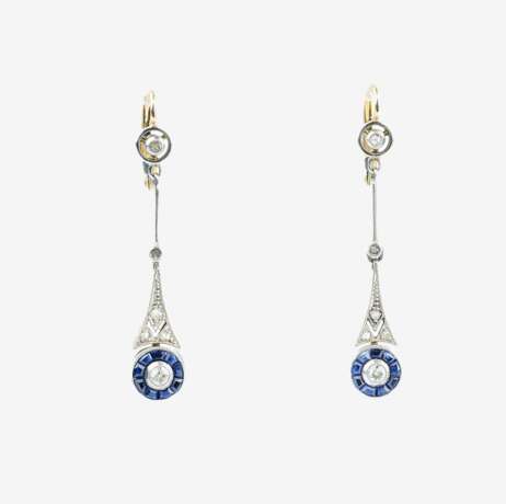 A Pair of Art-déco Diamond Sapphire Earrings. - фото 1