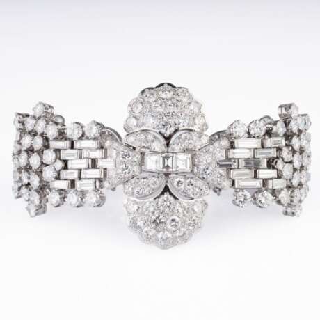 An exquisite, highcarat Art-déco Diamond Bracelet. - photo 2