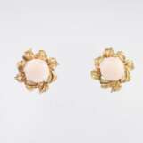 A Pair of Vintage Coral Earclips. - фото 1