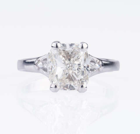 A highcarat Solitaire Diamond Ring. - photo 1