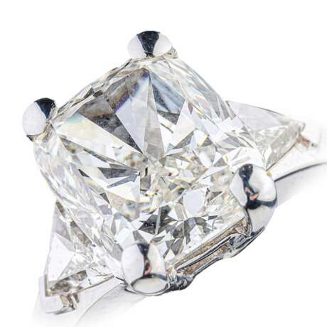 A highcarat Solitaire Diamond Ring. - фото 3
