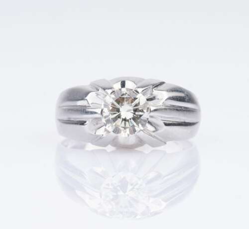 A Solitaire Diamond Ring. - фото 1