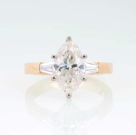 Solitär-Ring mit Marquise-Diamant. - Foto 1