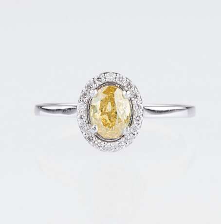 A Fancy Diamond Ring with small Diamonds. - photo 1