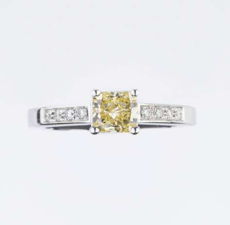 A Fancy Diamond Ring. - фото 1