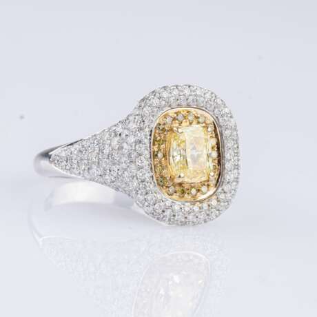A Fancy Diamond Ring. - photo 2