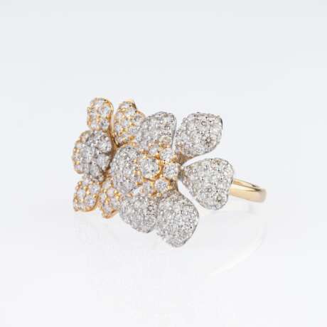 A bicolour Diamond Flower Ring. - photo 2