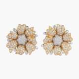 A Pair of flowershaped bicolour Diamond Earrings. - фото 1