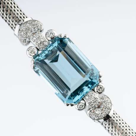 A Diamond Bracelet with colour intensive Aquamarin 'Santa Maria'. - photo 2