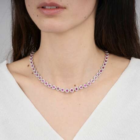 An excellent, colour-fine Ruby Diamond Necklace 'Rose et Blanc'. - фото 3