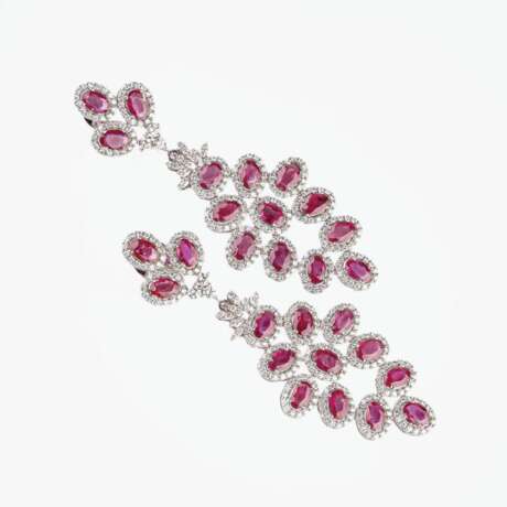 A Pair of highcarat Ruby Diamond Earchandeliers. - фото 2