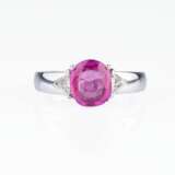 Juwelier Wempe. AVivid Pink Sapphire Ring with Diamonds. - photo 1