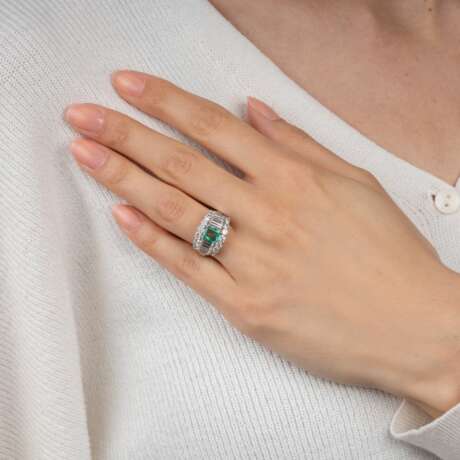 A very fine Emerald Diamond Ring. - фото 3