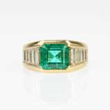 A very fine Emerald Diamond Ring. - photo 2