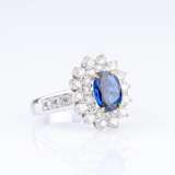 A highquality Ring with Natural Sapphire and Diamonds. - photo 2