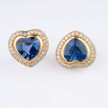 A Pair of fine Sapphire Earclips 'Hearts' with Diamonds. - фото 2