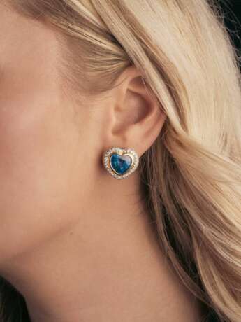 A Pair of fine Sapphire Earclips 'Hearts' with Diamonds. - photo 4