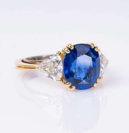 A very fine Diamond Ring with natural Ceylon Sapphire. - фото 2