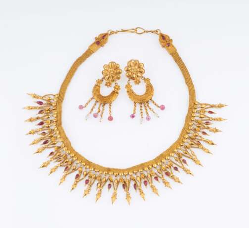 A Gold Filigrèe Parure in the Style of the Greek Late Classic Period. - photo 1