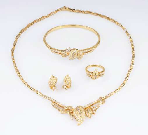 A Diamond Parure with Necklace, Bangle Bracelet, Ring and Pair of Earclips. - photo 1