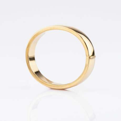 A Gold Bangle Bracelet. - photo 1