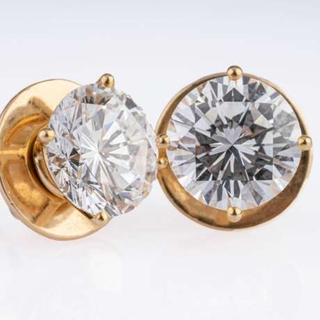 A Rare Pair of highcarat River Solitaire Diamond Earstuds. - фото 2