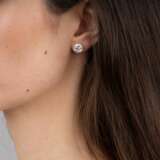 A Rare Pair of highcarat River Solitaire Diamond Earstuds. - фото 3