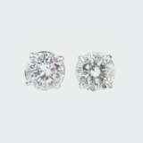 A Pair of Solitaire Diamond Earstuds. - фото 1