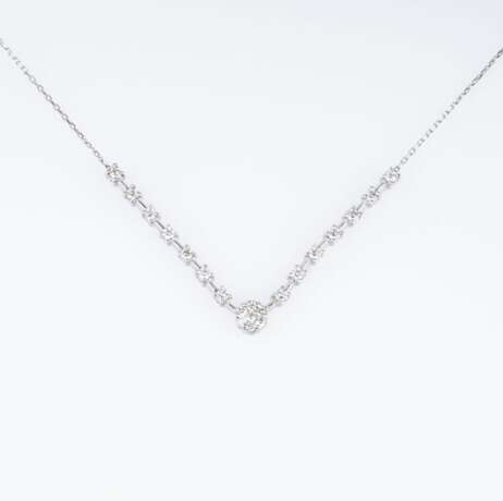 A petite Diamond Necklace. - photo 1