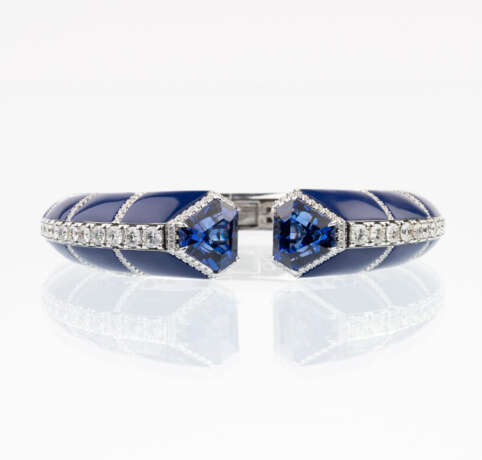 An extraordinary Lapis Lazuli Bangle Bracelet with colour-intensive Tanzanites and Diamonds. - photo 1
