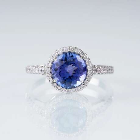 A Tanzanite Diamond Ring. - photo 1
