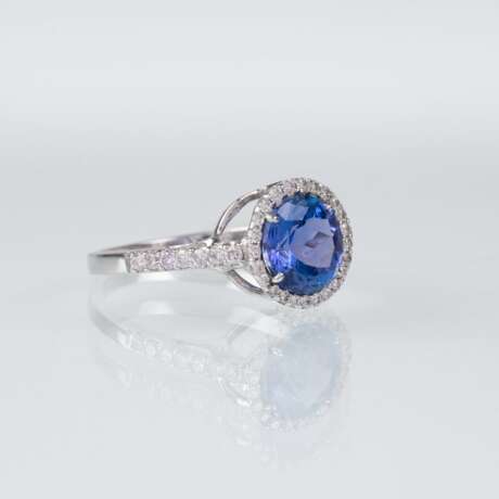 A Tanzanite Diamond Ring. - photo 2