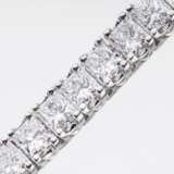 A high-carat, fine-white Diamond Bracelet. - фото 2