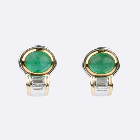 A Pair of Emerald Diamond Earrings. - photo 1