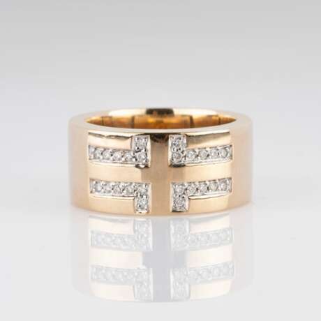 Gold Ring with small Diamonds. - фото 1