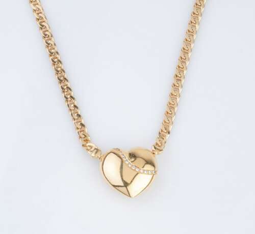 A Gold Necklace with heartshaped Diamond Clasp. - photo 1