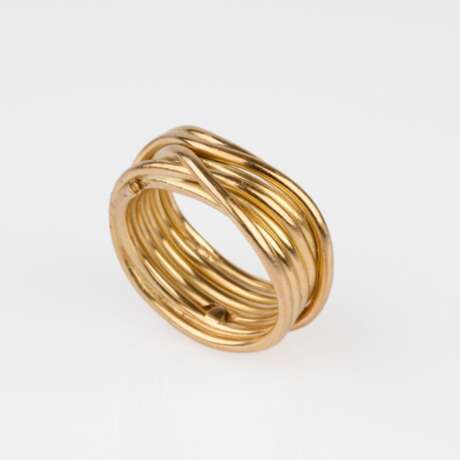 A Bicolour Gold Ring. - фото 2