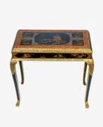 Meubles. A Laquer Console Table with Chinoiseries.