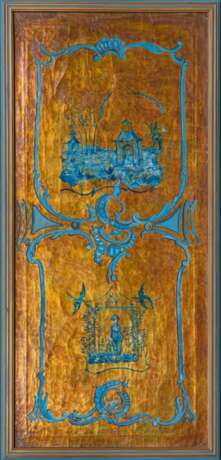 A rare Suite of 6 Panneaux with Chinoiserie in Blue on a Gold Ground. - фото 2