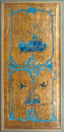 A rare Suite of 6 Panneaux with Chinoiserie in Blue on a Gold Ground. - photo 7