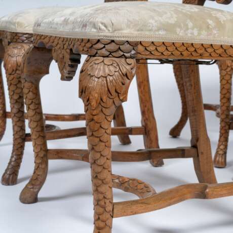 A Set of 4 Rococo Chairs with rare Scale Carving. - фото 4