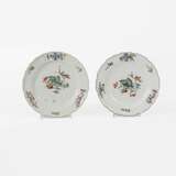A Pair of Plates with Kakiemon Decor "Butterflies". - фото 1