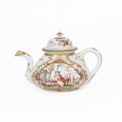 A rare, early Teapot with Hoeroldt Chinoiseries.