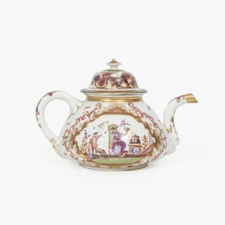 A rare, early Teapot with Hoeroldt Chinoiseries. - фото 2