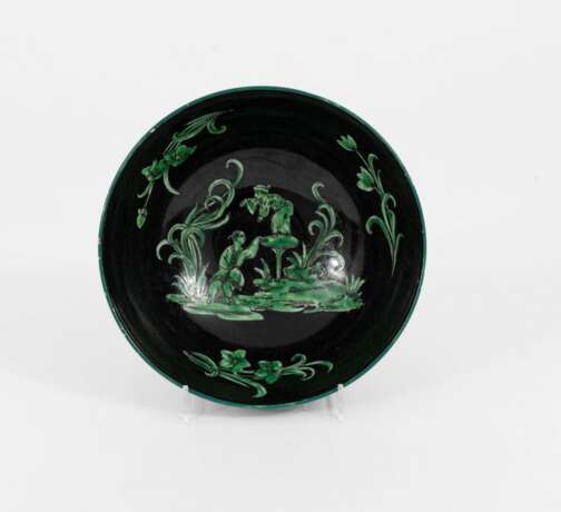 A Bowl with Chinese Scenes. - фото 1