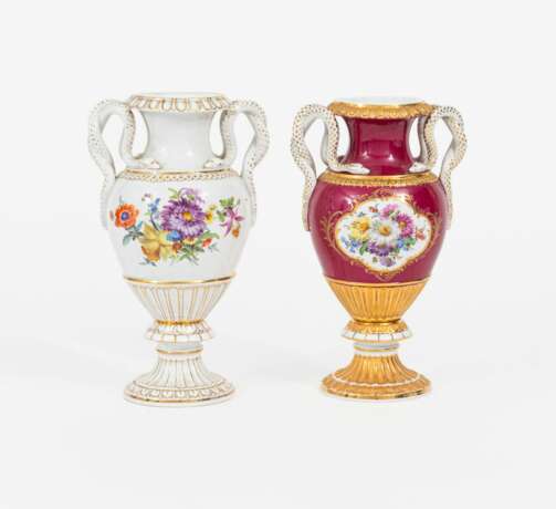 Ernst August Leuteritz (Meissen 1818 - ebd. 1893). Two Small Snake Handle Vases. - photo 1