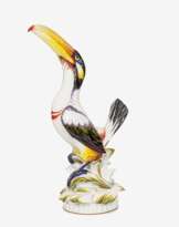 Paul Walther (Meißen 1876 - Meißen 1933). Großer Pfefferfresser mit gestrecktem Kopf.